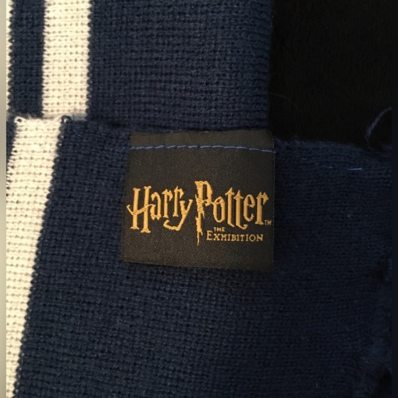 Warner Bros - Harry Potter The Exhibition Navy And White Ravenclaw Knit Scarf - Picture 4 of 6